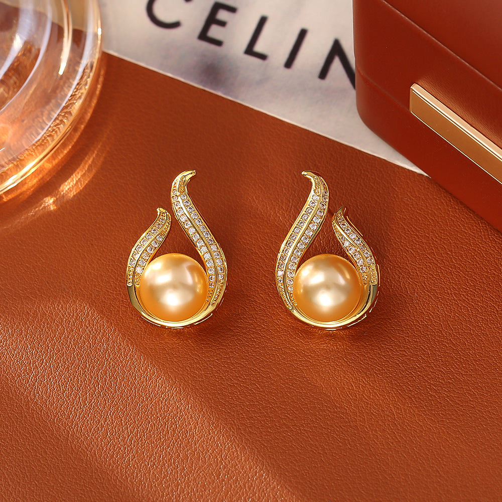 Glass Pearl Stud Earrings High-end Fashion Exquisite